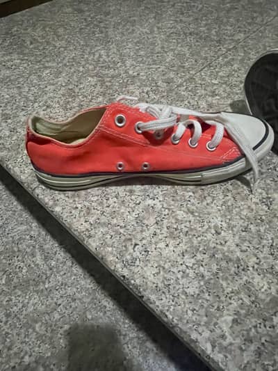 Converse bright red size 42