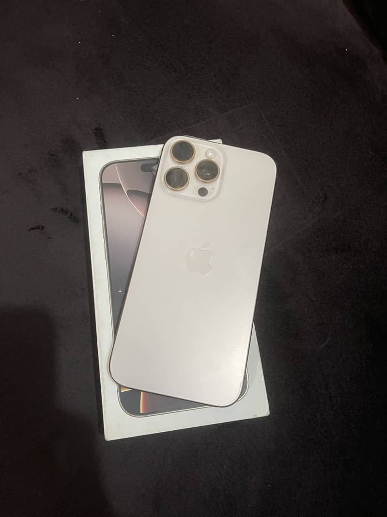 Apple iPhone 16 Pro Max 0