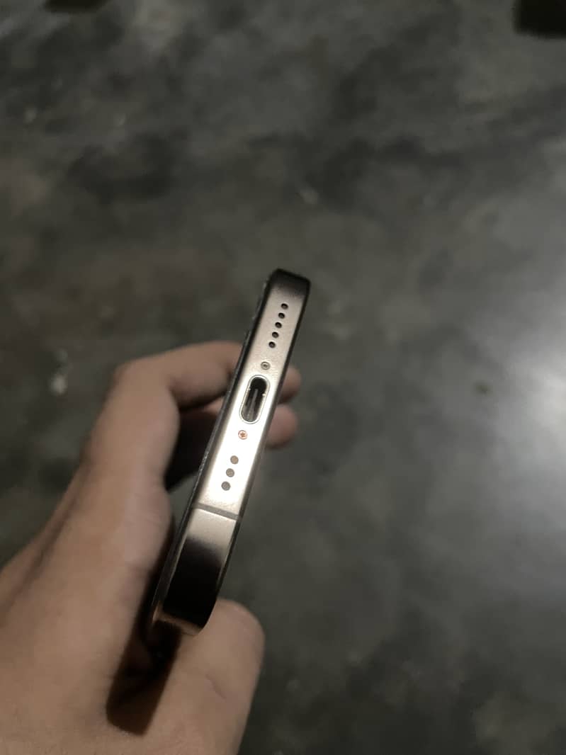 Apple iPhone 16 Pro 5