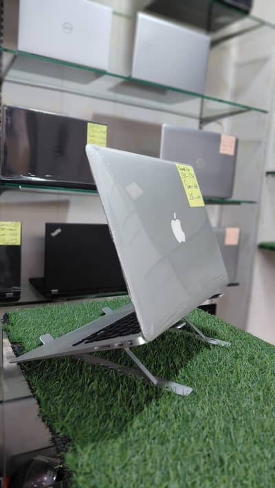 Apple MacBook Air | Core i5 | 8GB RAM | 256GB SSD