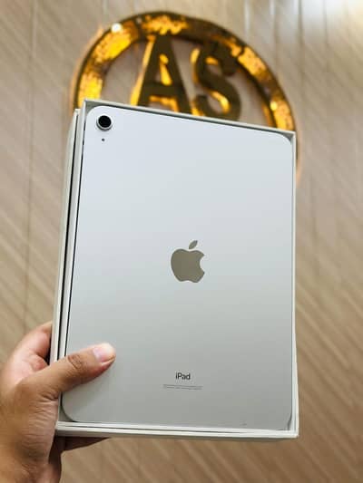 iPad 10th Generation | With Box | Excellent Condition