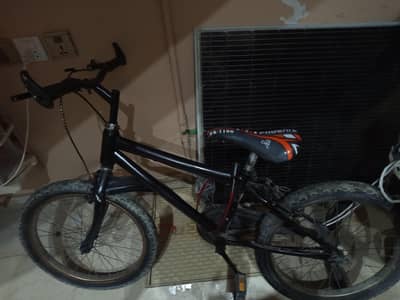 gear nhi h condition behtar hai paint hua hua hai seat new Hai Thoda k