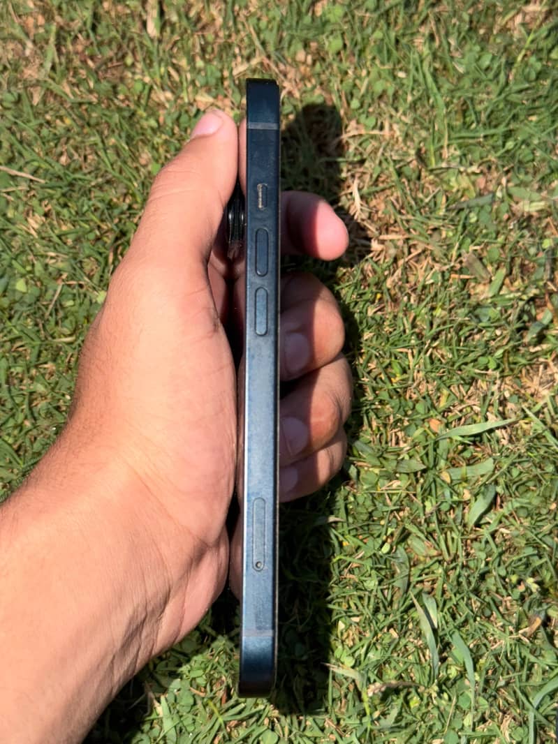 Apple iPhone 13 2