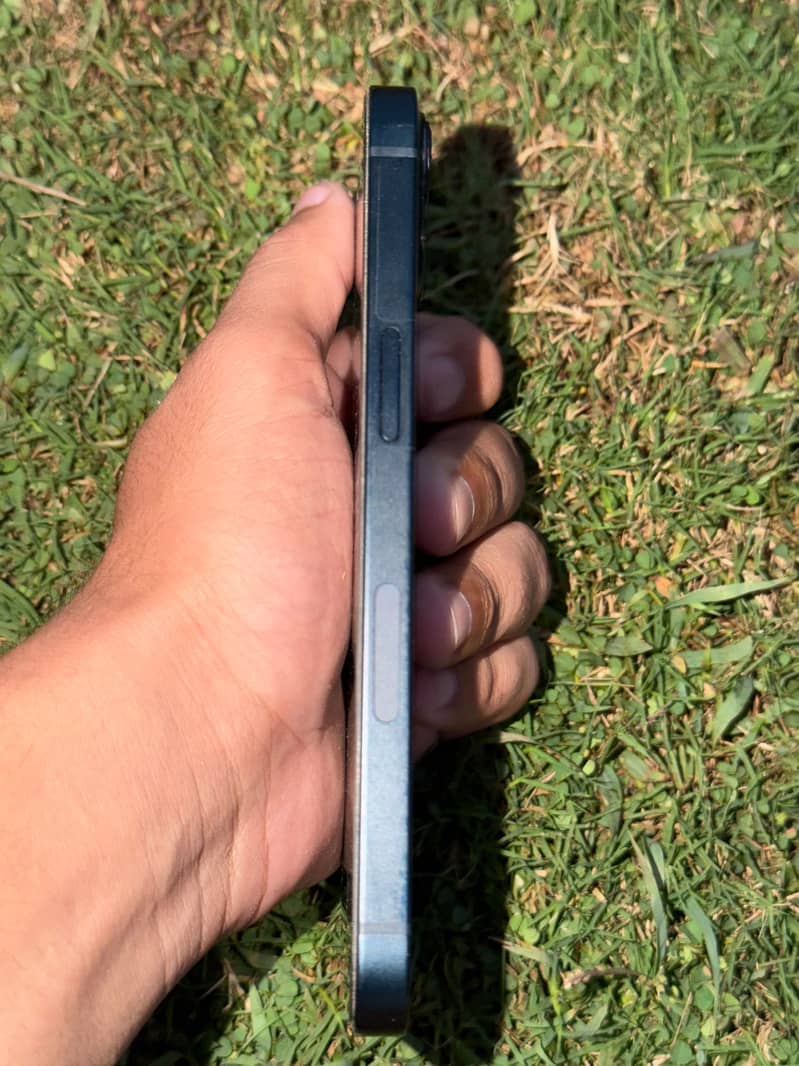 Apple iPhone 13 4