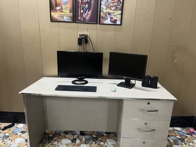 Computer table for sale