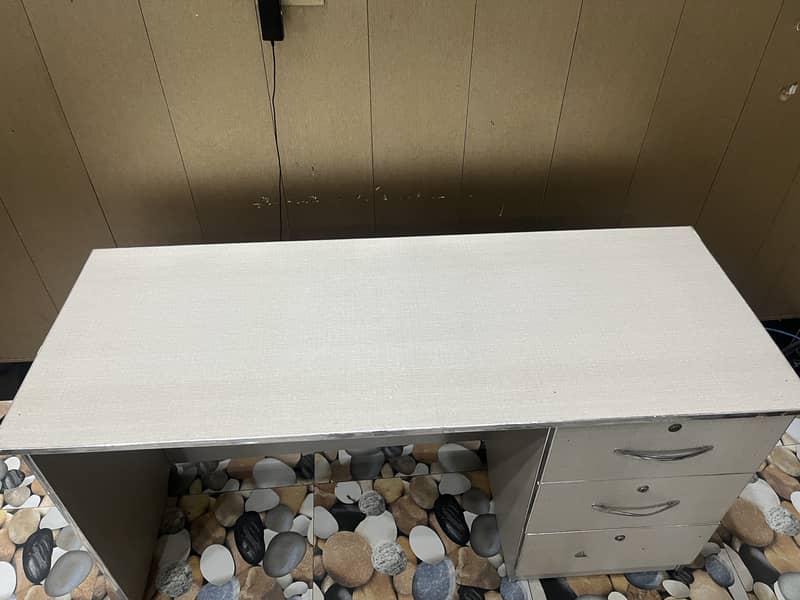Computer table for sale 1