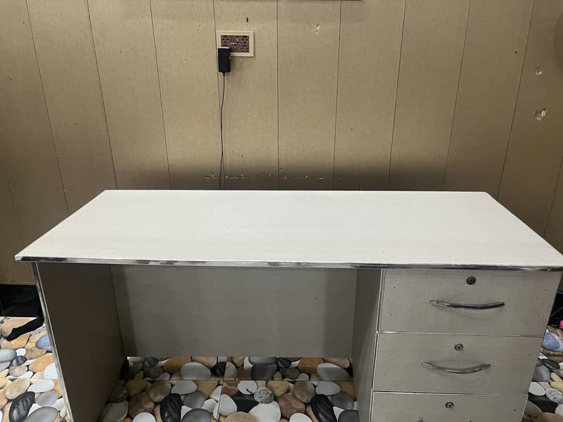 Computer table for sale 3