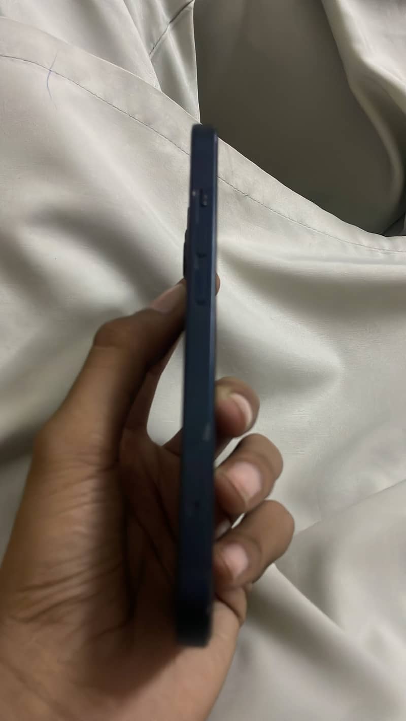 Apple iPhone 13 4