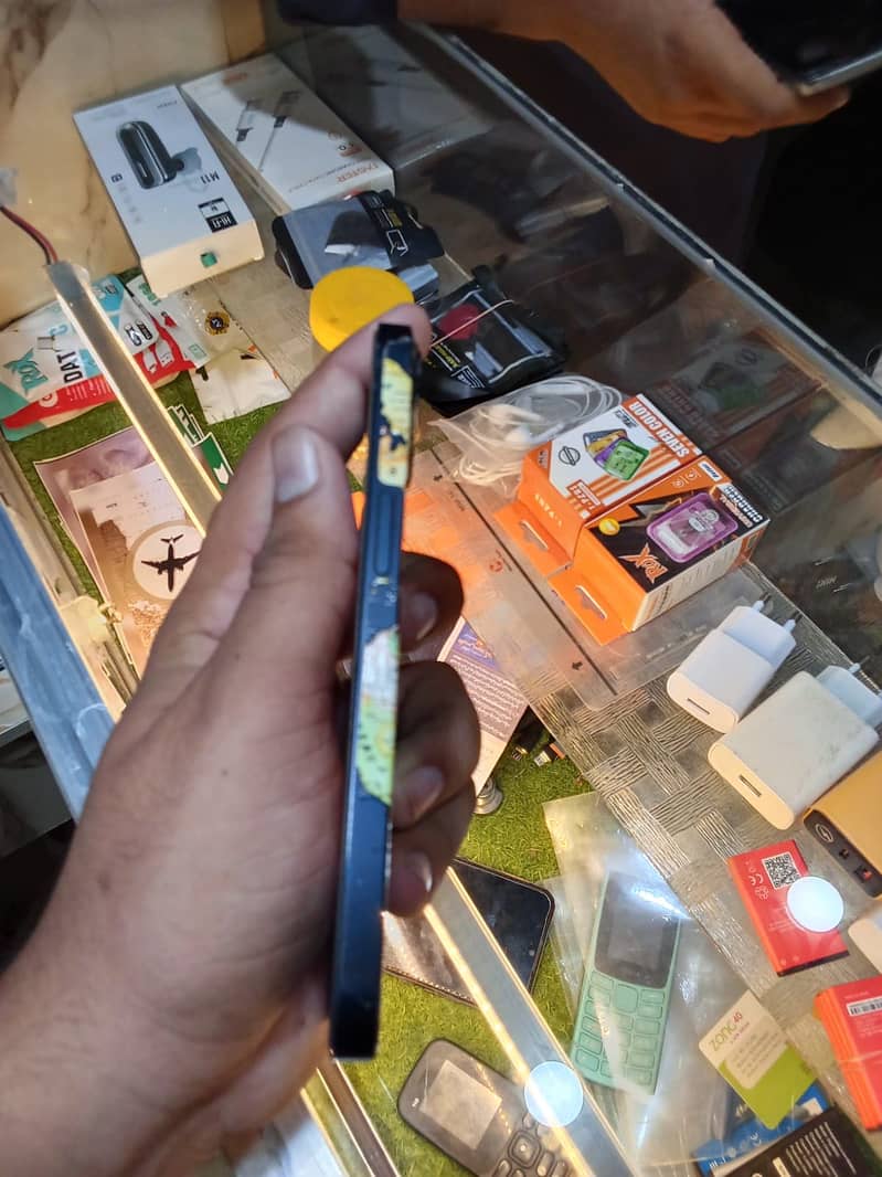 Apple iPhone 13 1