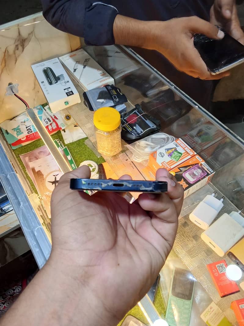 Apple iPhone 13 4