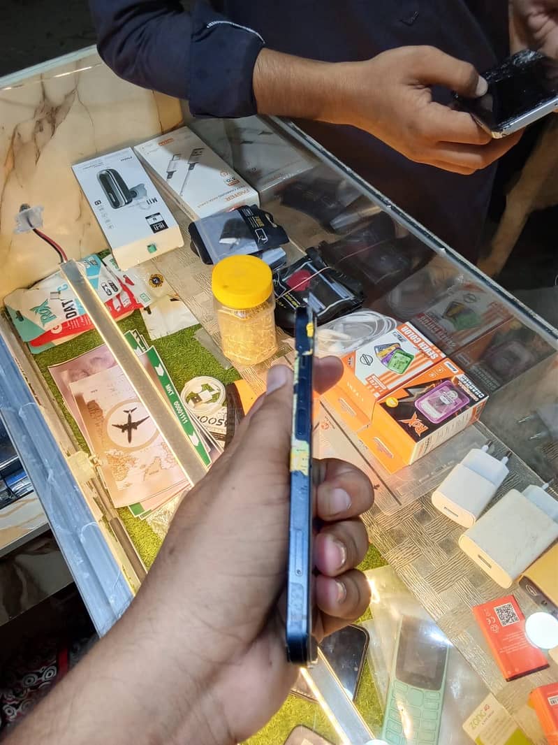Apple iPhone 13 5