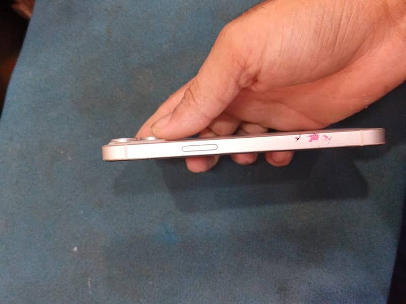Apple iPhone 13 3