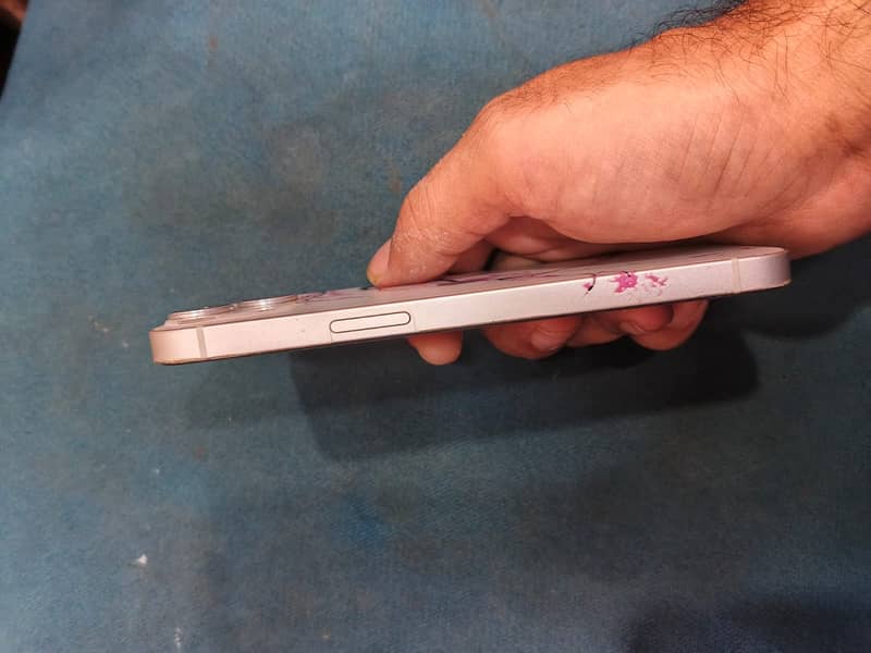 Apple iPhone 13 6