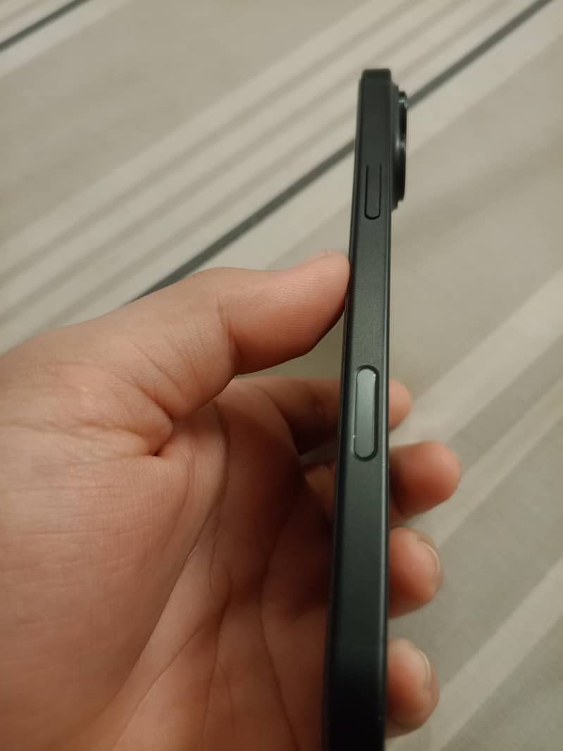Apple iPhone 16 Plus 4