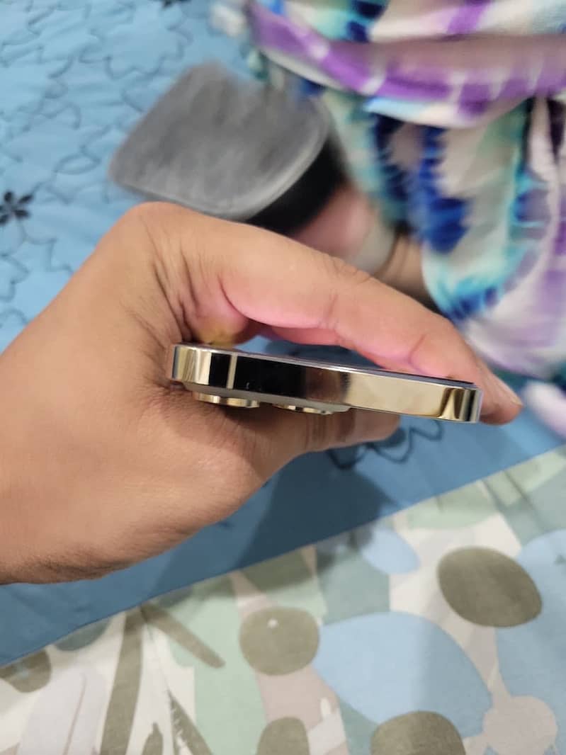 Apple iPhone 14 Pro 2