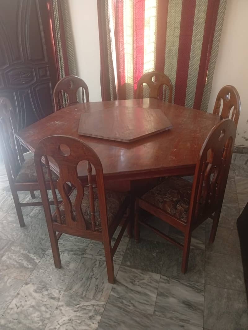 Dining table and Chairs 0