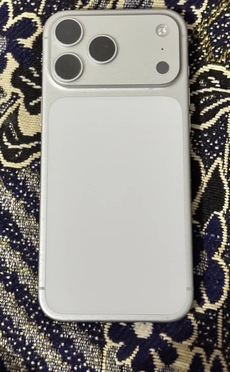 Apple iPhone 17 Pro Max 5