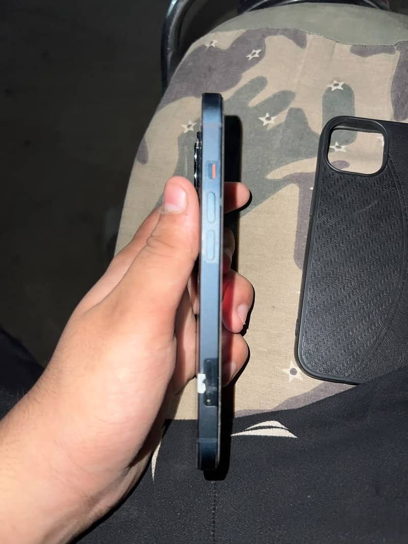Apple iPhone 13 4