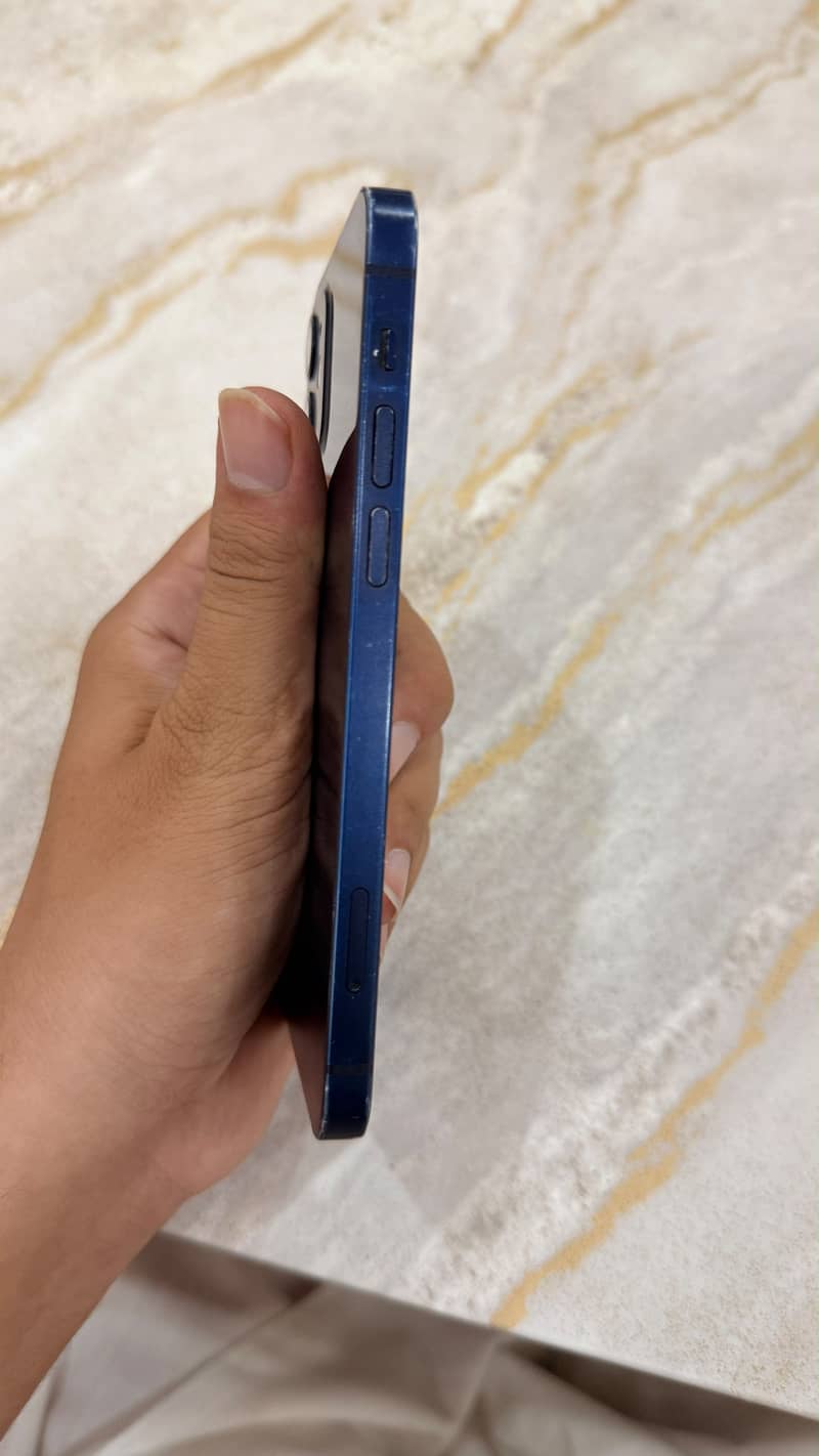 Apple iPhone 12 3