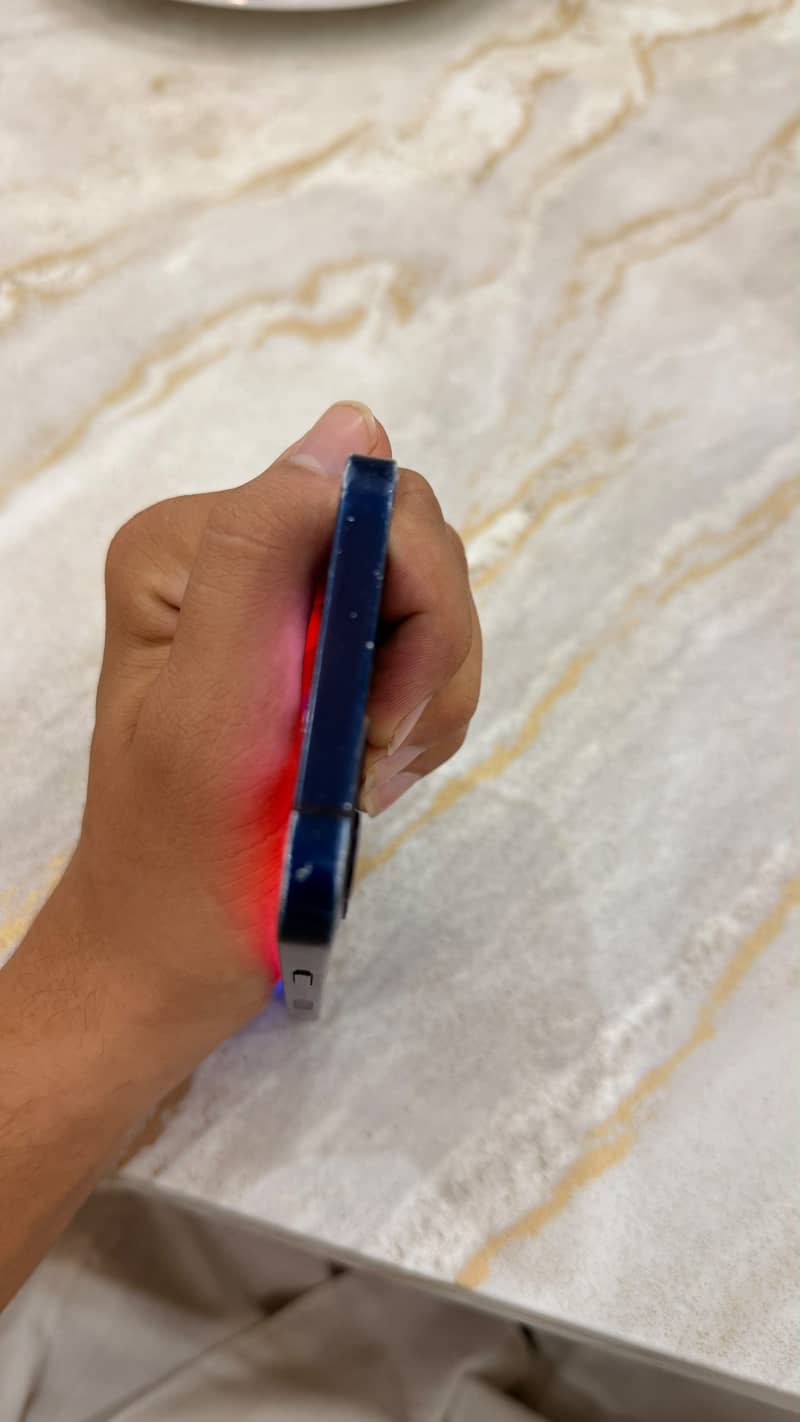 Apple iPhone 12 4
