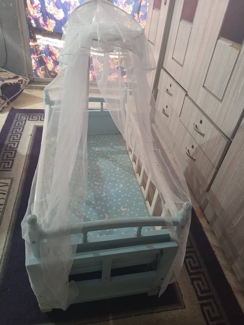 Baby cot 2