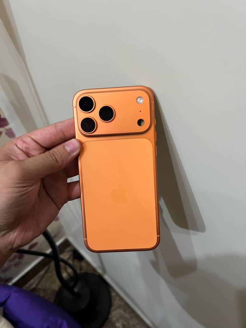 Apple iPhone 17 Pro Max 4