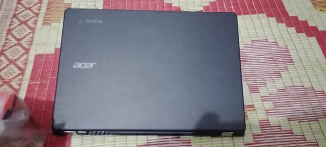 Aser ki Crome book with charger