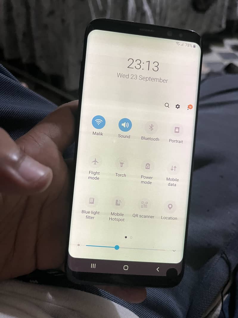 Samsung Mobile S8 Plus 4