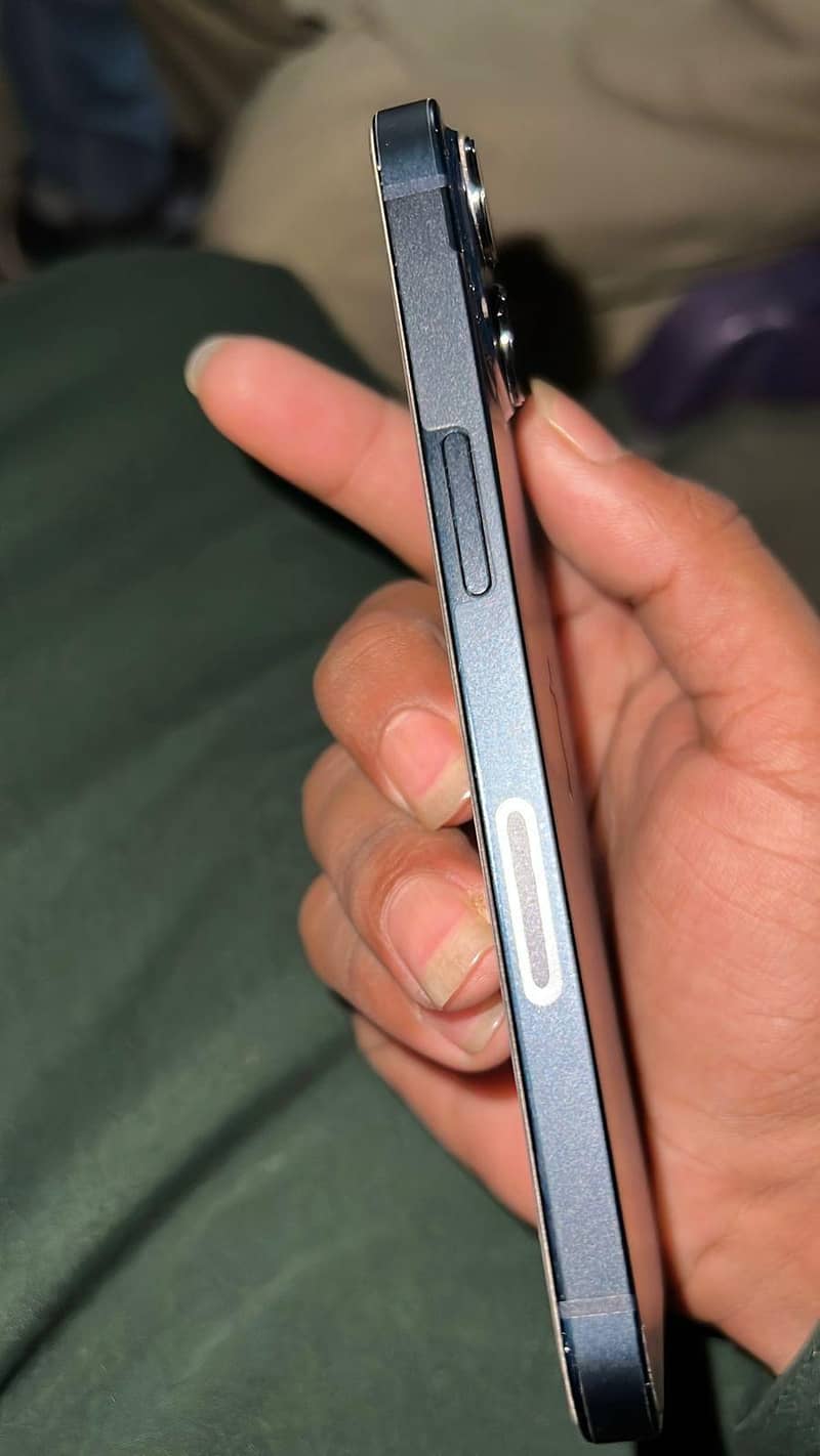 Apple iPhone 13 2
