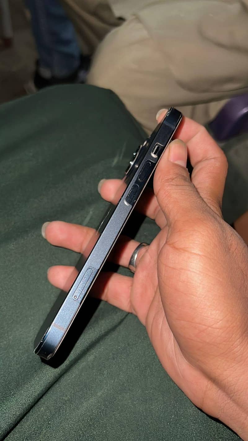 Apple iPhone 13 4