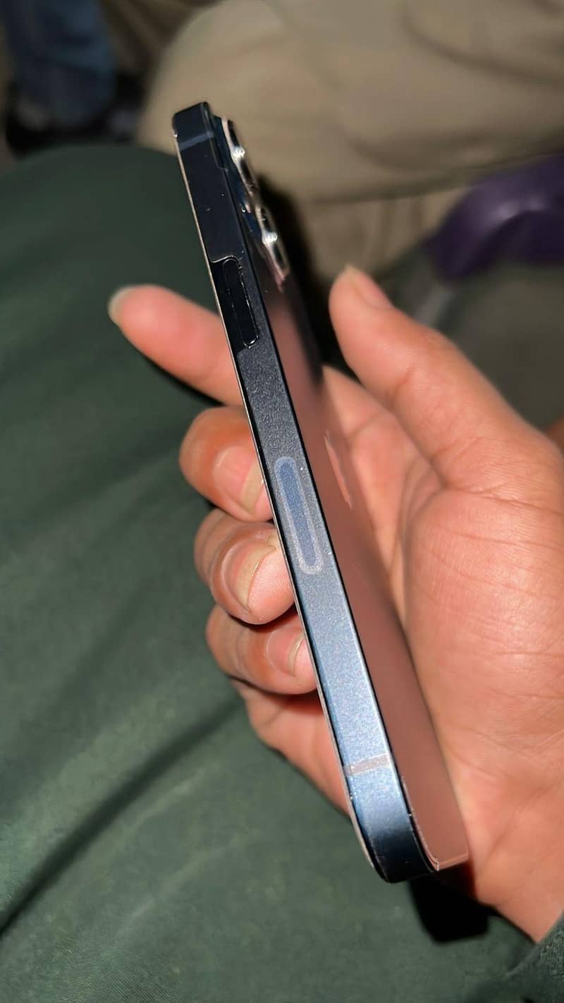 Apple iPhone 13 5