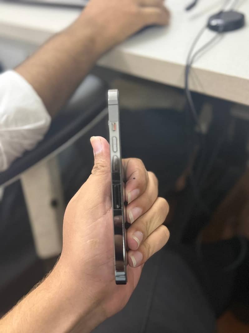 Apple iPhone 13 Pro 2