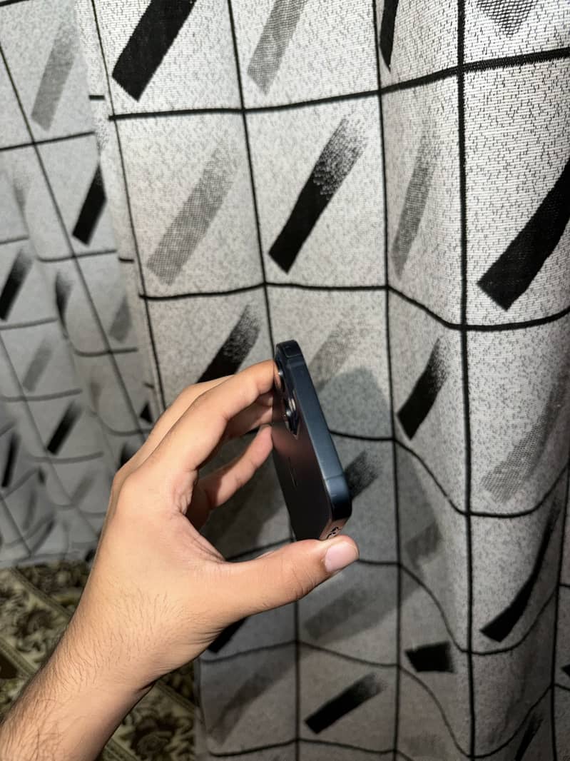 Apple iPhone 13 5