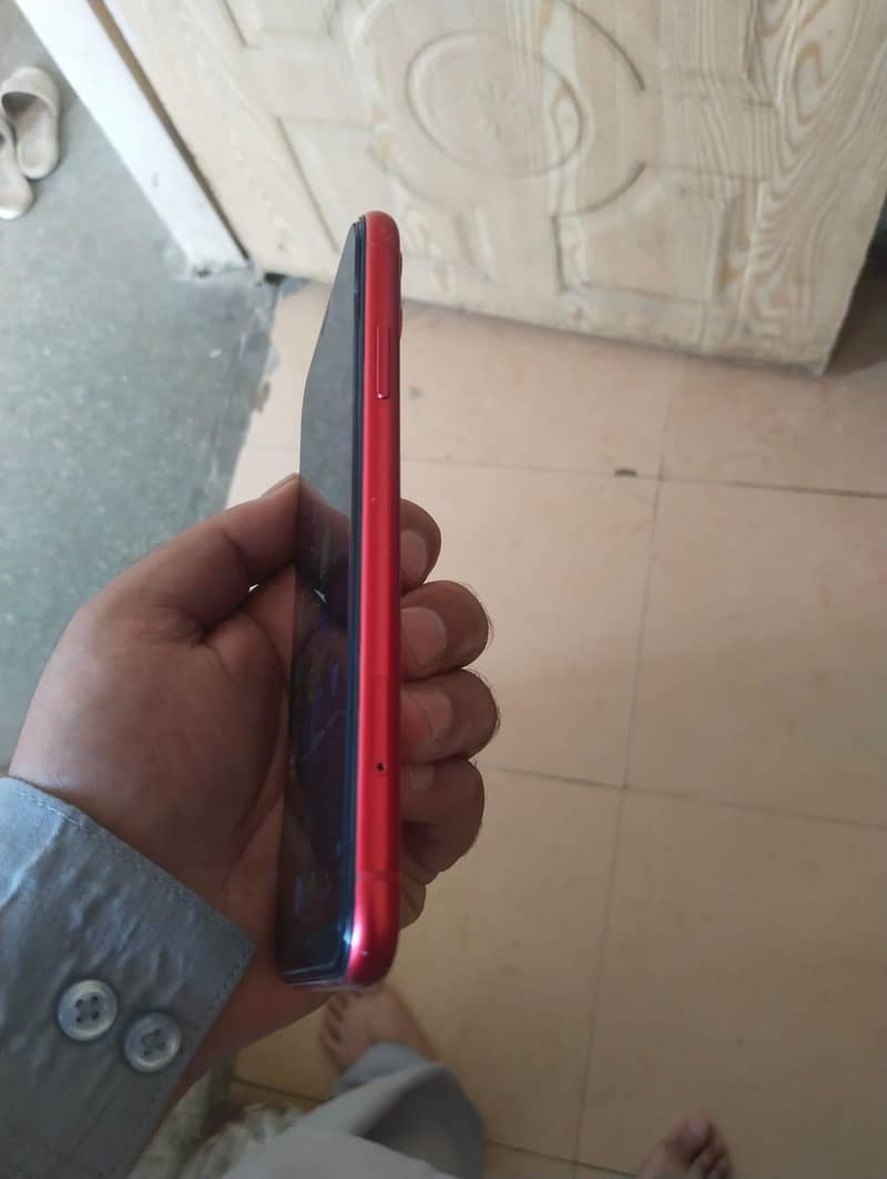 Apple iPhone 11 4