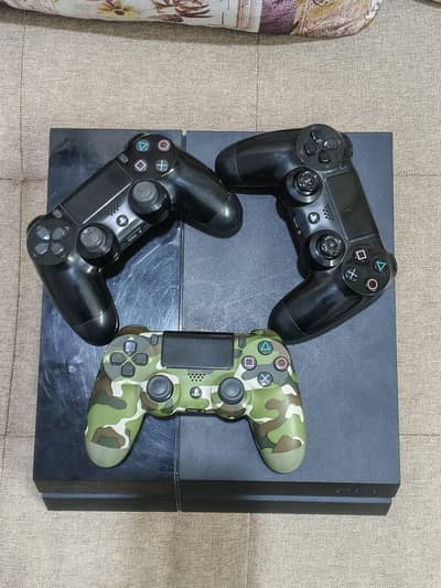 PS4 + 3 Controllers with Uncharted 4 Installed