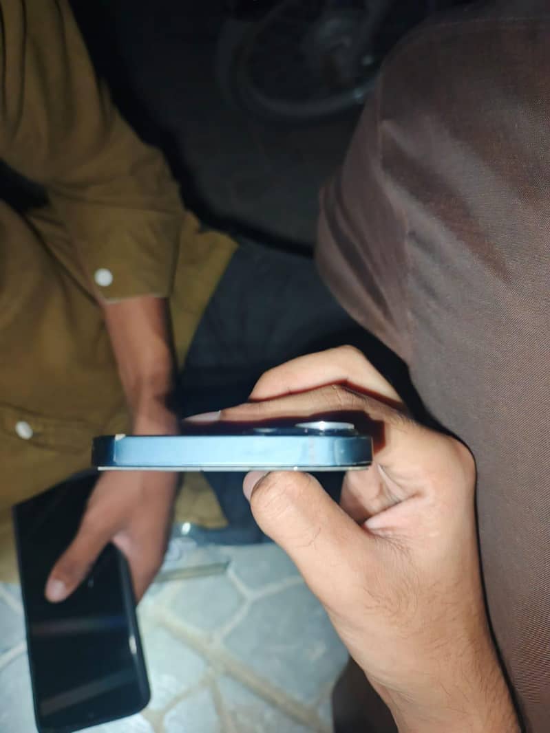 Apple iPhone 13 0