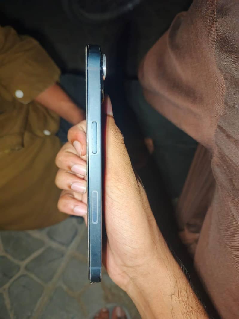 Apple iPhone 13 2
