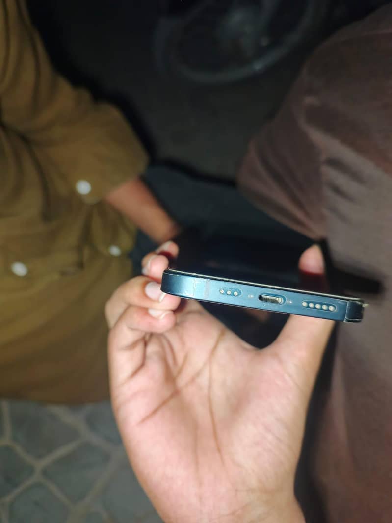 Apple iPhone 13 3