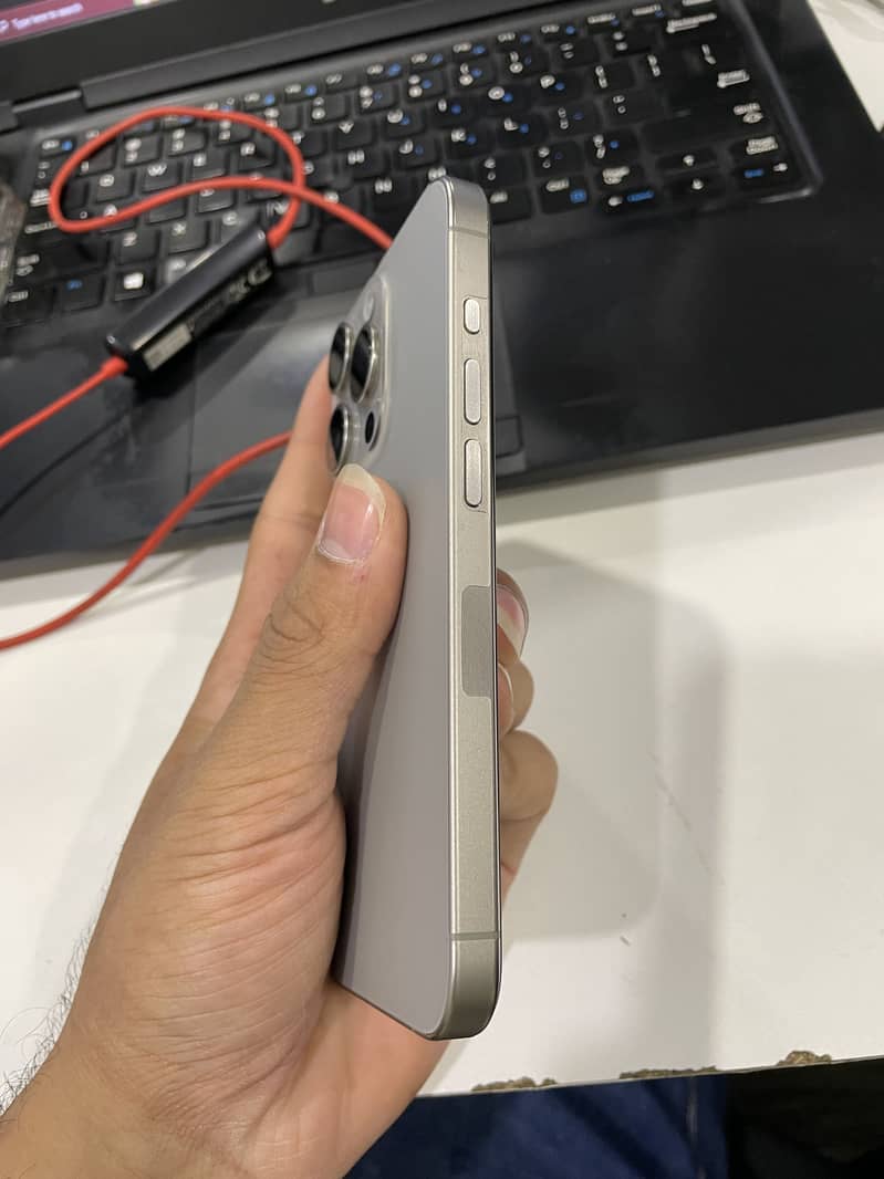 Apple iPhone 15 Pro 3