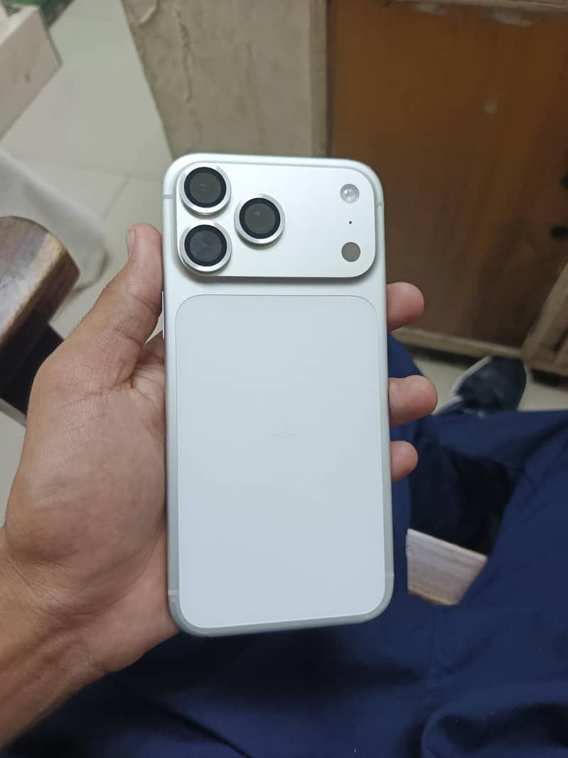 Apple iPhone 17 Pro Max 0