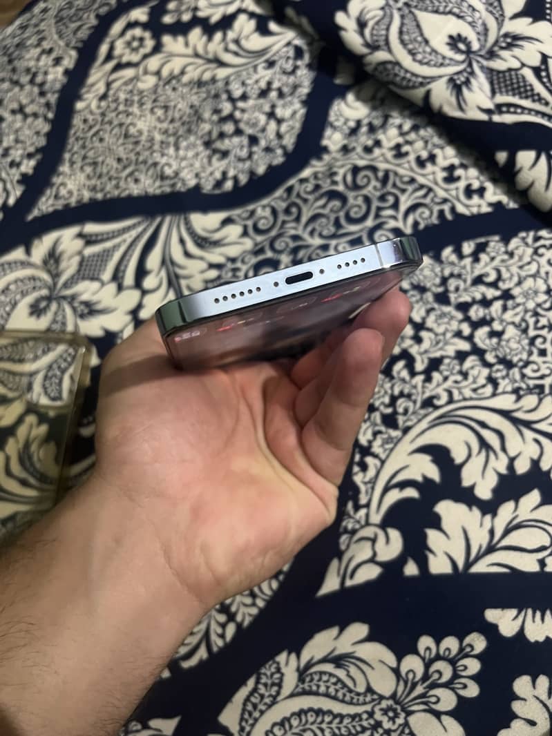 Apple iPhone 13 Pro Max 4