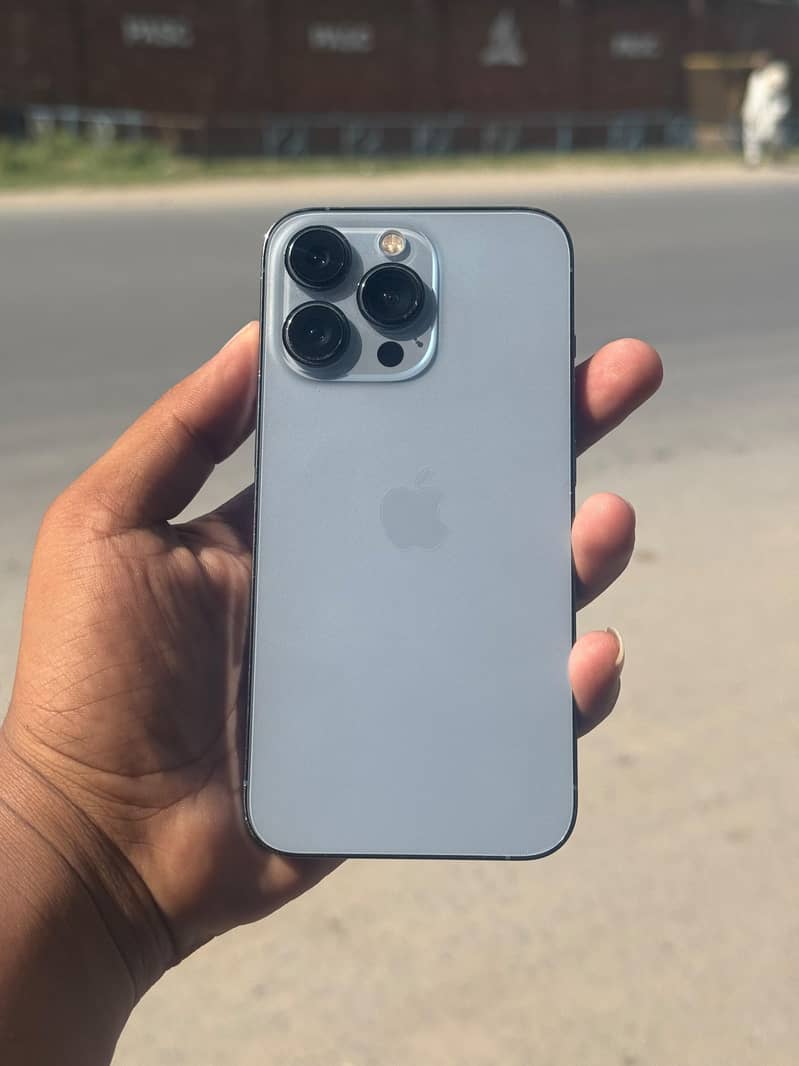 Apple iPhone 13 Pro 0