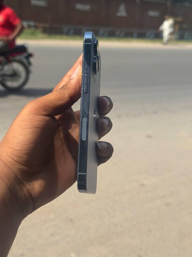 Apple iPhone 13 Pro 1
