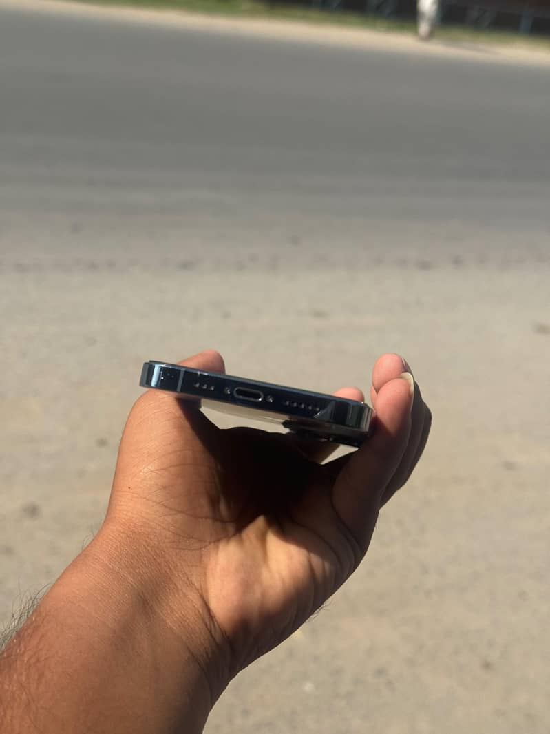 Apple iPhone 13 Pro 2