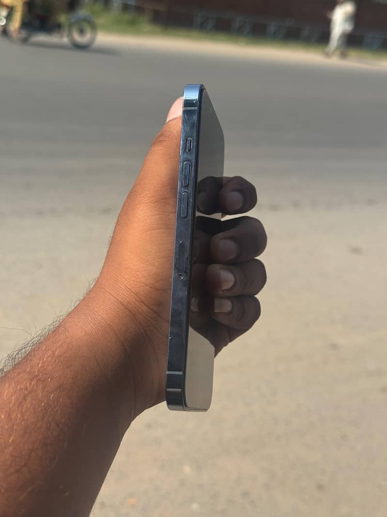 Apple iPhone 13 Pro 3