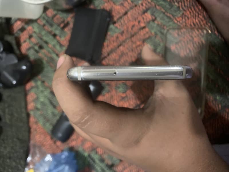Samsung Mobile S8 Plus 3