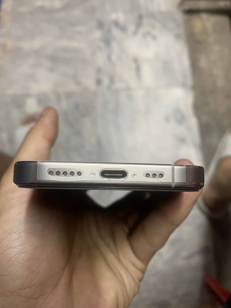 Apple iPhone 16 Pro 3