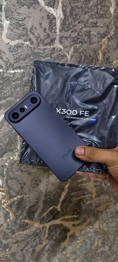 Vivo X300 FE