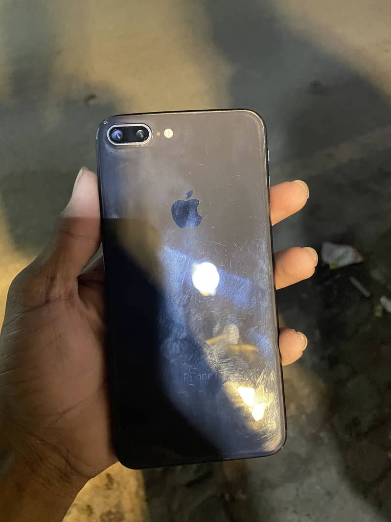 Apple iPhone 8 Plus 1