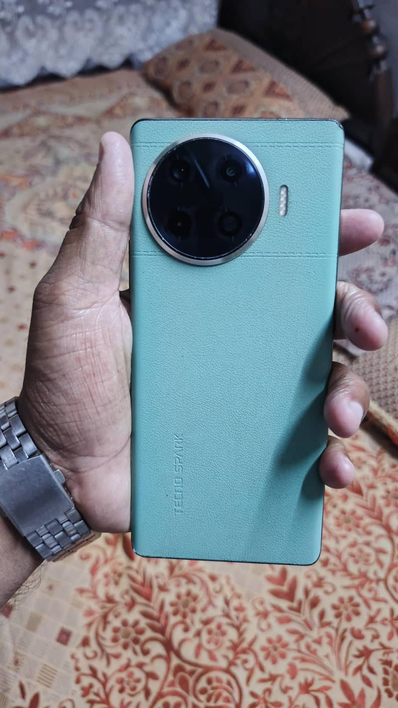 Tecno Spark 20 Pro Plus 0